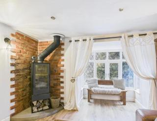 Monkey Puzzle cottage - 2