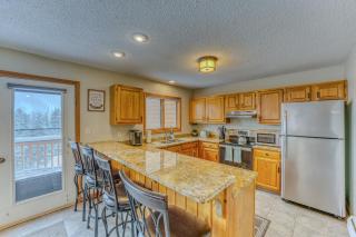 W12 Updated Townhome with Epic Ski Views, AC & On-Site Trails Near Mt Washington Hotel - 4