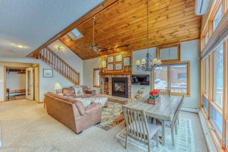 W12 Updated Townhome with Epic Ski Views, AC & On-Site Trails Near Mt Washington Hotel - 1