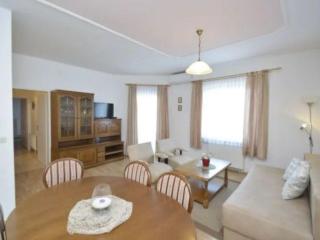 Apartment Ein Apartment im Ferienhaus Zweirosen by Interhome - 7