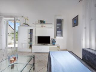Apartment Appartement in Pjescana Uvala mit Großer Terrass by Interhome - 6