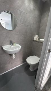 Next to USW 3 EnSuite Bed Home in Treforest - 3