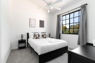 Remodeled Townhome with Pool & Lake Views in Gated - 1