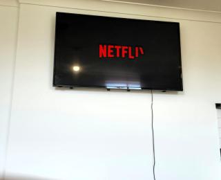 Modern 2BR City Center Apt Work and Family with Parking - 2