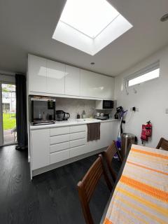 Wimbledon area - Beautiful Garden Casita - 1