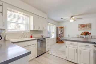Near Trails and Dtwn Springdale! Dog-Friendly Home - 1