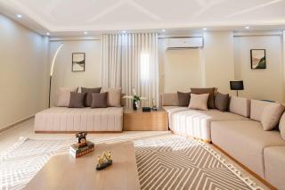 Luxury 3BR near AUC & EDNC 5 Beds Reception 247 - 7