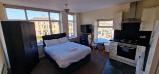 TOP FLOOR APARTMENT in HALIFAX CENTRE - 0