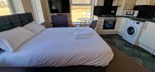 TOP FLOOR APARTMENT in HALIFAX CENTRE - 3