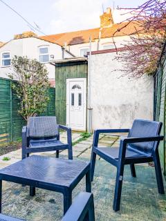 Excellency Stays - Entire 2 Bedroom House with Garden - Contractors, Families, Long Stays, Free Parking - 6