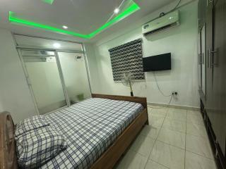 Morden, Secure and Serene 2 Bed Room Apartment in an Estate - 6