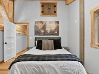Jurassic Retreat - LifeSize Dinos, Hot Tub, Game Room, Sleeps 12 - 2