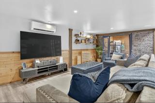 Jurassic Retreat - LifeSize Dinos, Hot Tub, Game Room, Sleeps 12 - 5