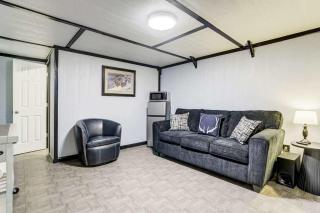 Cozy 1BR Retreat Sleeps 4 Near I-70 & DEN - 4