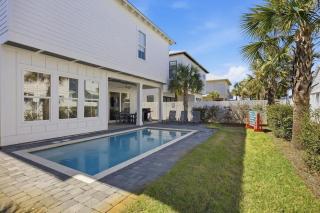 7BR Heart of Home W Poll Near the Beach - 0