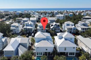 7BR Heart of Home W Poll Near the Beach - 6