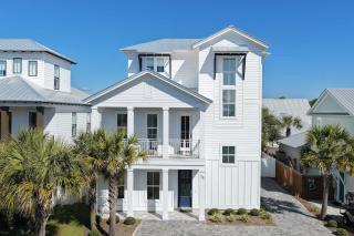 7BR Heart of Home W Poll Near the Beach - 5