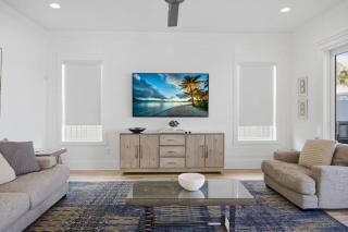 7BR Heart of Home W Poll Near the Beach - 3
