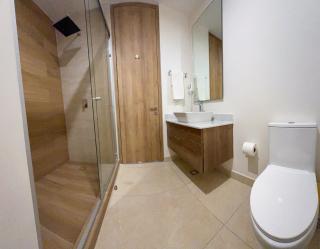 Condominios de lujo en el corazón de la Zona Dorada en Camino Al Mar. - 3