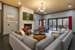 4BR Cabin - Hot Tub - Fire Pit - BBQ - Patio - Pets - 6