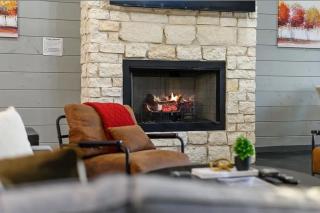 4BR Cabin - Hot Tub - Fire Pit - BBQ - Patio - Pets - 2