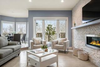 The Royal Ravine Luxury Retreat with Hot Tub & Sauna - 9