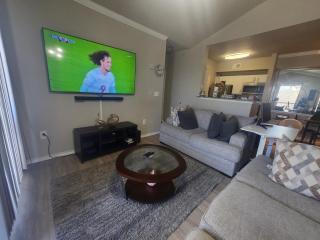 Five minutes from ATT Stadium - 6