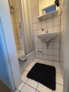 Zimmer-Bad-TV-Kühlschrank-16 - Meine - 3