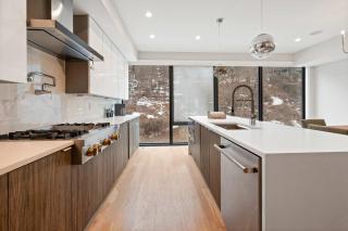 Modern Luxury Townhome with NYC Views - 3