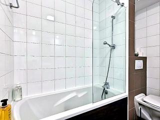 Dolce Vita II - DisneyLand & Paris - 5 mins to Train Station - 4