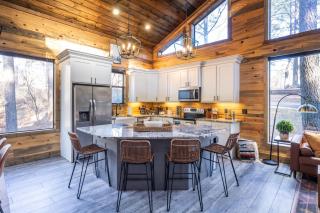 Modern Cabin with Bocce, Hot Tub & EV Charger - 3