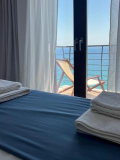 The Yacht House - 2