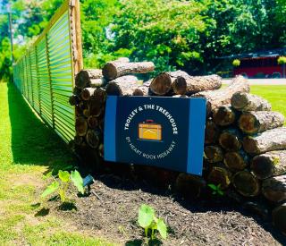 Spend an evening in TrolleyParton #love #vintage #IndoorOutdoorMovieNight - 3