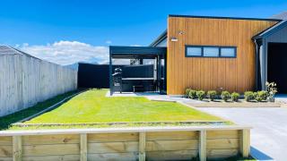 Taupo Premium Retreat - Private Spa & Ensuite - 8