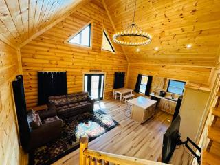 Bourbon Retreat With Hot Tub-8 - 0