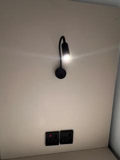 جناح من غرفة وصالة بتصميم هادئ و دخول ذكي - 8