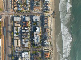 Steps to Beach & Close to Restaurants and Shops - Oceanside - 1