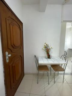 Quarto, sala, cozinha e banheiro á 2 minutos da praia do porto da barra 403-46 - 9