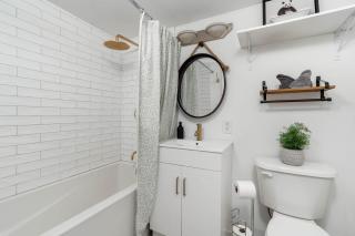 1BD in Liberty Village beside Lake - 8