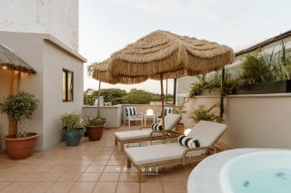 Design 3BR Penthouse with Private Terrace Jacuzzi - 4