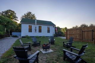 Cozy Spring Night HotTub Firepit PetFriendly Patio - 7