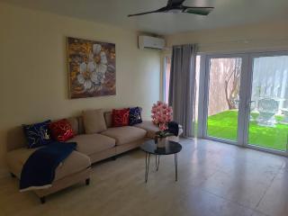 Beautiful Townhouse in gated community with pool and tennis court - close to beach, shops and downtown - 8
