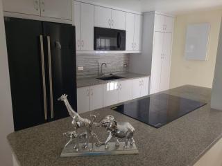 Beautiful Townhouse in gated community with pool and tennis court - close to beach, shops and downtown - 6