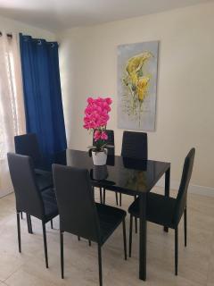 Beautiful Townhouse in gated community with pool and tennis court - close to beach, shops and downtown - 5