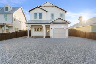 Steps to Gulf | 4BR w/ Private Pool, Putting Green, Fire Pit & Golf Simulator – Sleeps 14 - 4