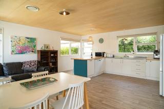 Brilliant Beach Bach, Sunny Surf Club Escape - 9