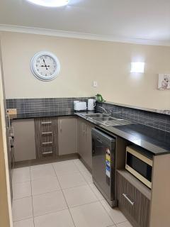 Resort Style 1 BR Apartment - 9 Pools - Mins to CBD - 4