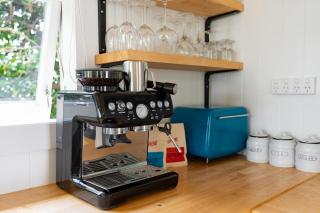 Brilliant Beach Bach, Sunny Surf Club Escape - 1