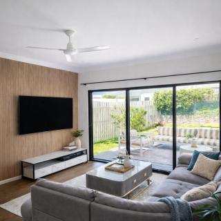 Gold Coast Hamptons Styled Retreat Near Theme Parks Hinterland and Beach - 6