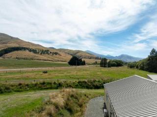 Pine Retreat -Cabin With Mountain Views - 1